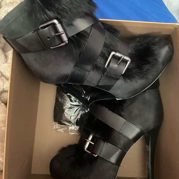 Brand new in box DESIGNER rabbit fur heeled booties - Picture 3 of 4